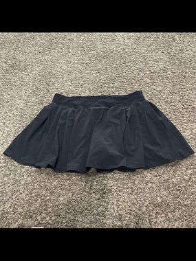 Lululemon Athletica solid black pleated tennis skort size 12